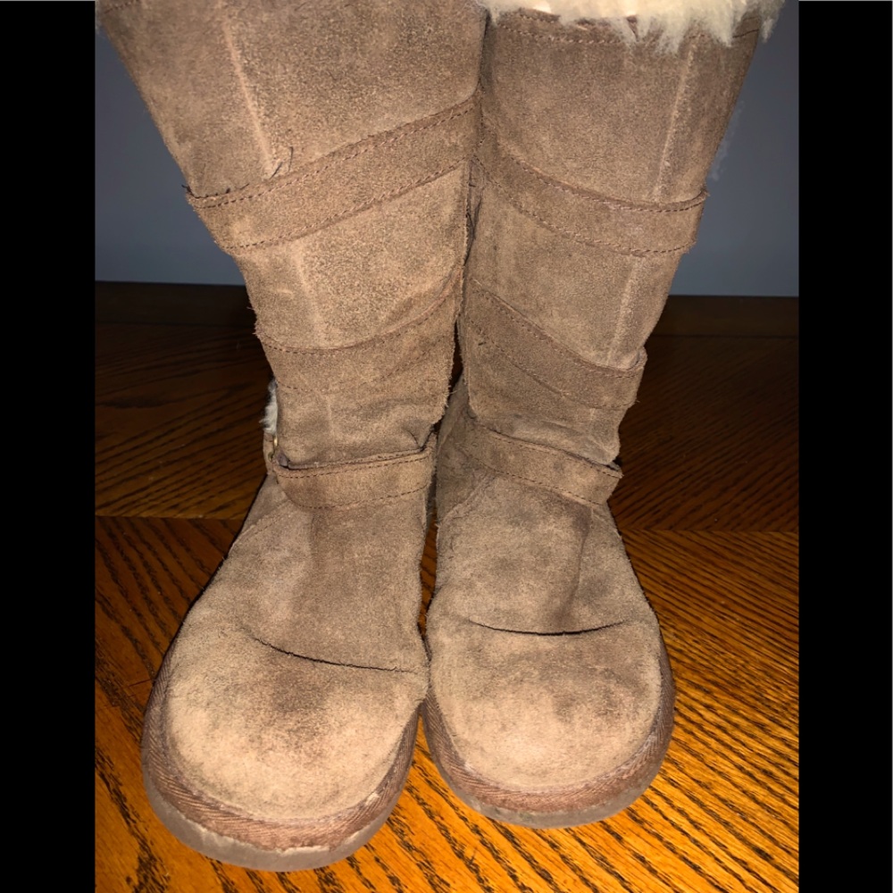UGG BOOT